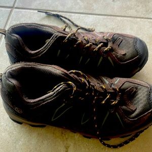 Boys Hiking Shoes Brown size 5